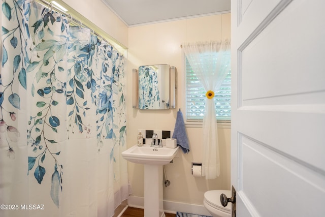 24 Black Knob, Bisbee, AZ 85603 - full bath with toilet, baseboards, and a shower with shower curtain