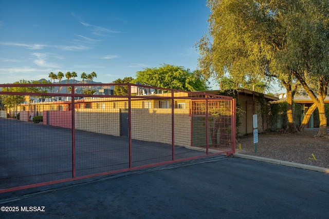 3025 E Blacklidge Dr, Tucson, AZ 85716 - view of gate