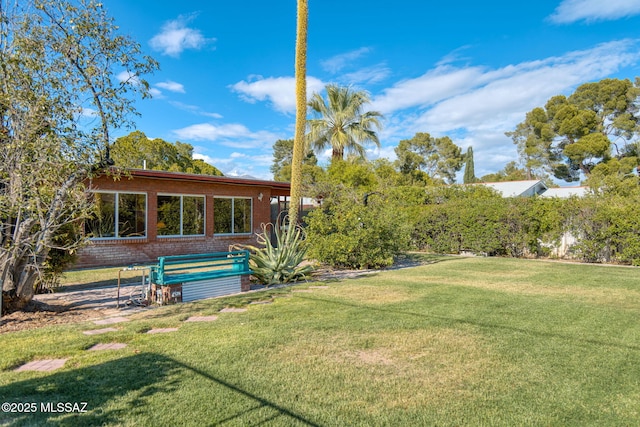 2826 E Kleindale Rd, Tucson, AZ 85716 - view of green lawn