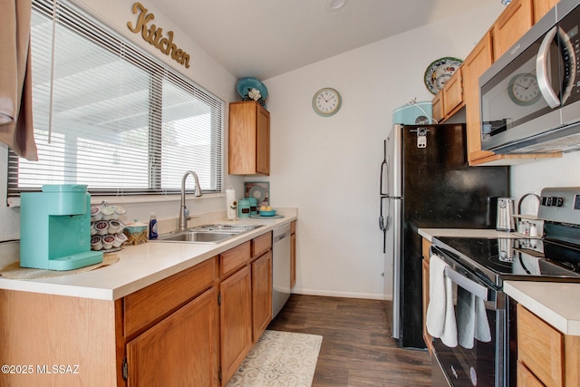 10095 E Autumnwind Pl, Tucson, AZ 85730 - kitchen with appliances with stainless steel finishes, a sink, dark wood-style flooring, light countertops, and baseboards