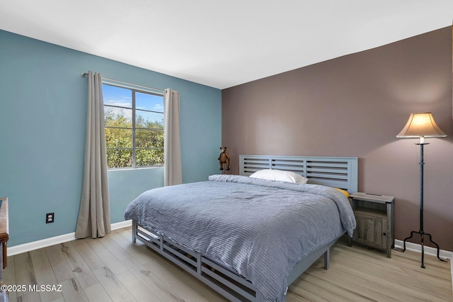 210 S Abrego Dr, Green Valley, AZ 85614 - bedroom featuring light wood-type flooring and baseboards