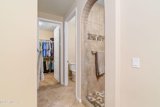5950 S Hoptree Pl, Tucson, AZ 85747 - bathroom featuring tile patterned flooring, toilet, and a tile shower