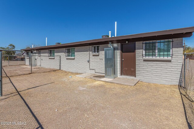 248-254 N Melwood Ave, Tucson, AZ 85745 - rear view of property with fence