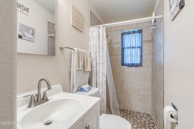 615 W 6th Ave, San Manuel, AZ 85631 - full bathroom with toilet, tiled shower, a textured wall, and vanity