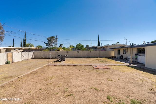 615 W 6th Ave, San Manuel, AZ 85631 - fenced backyard with a patio area