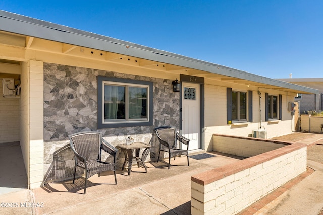 615 W 6th Ave, San Manuel, AZ 85631 - view of patio featuring central AC
