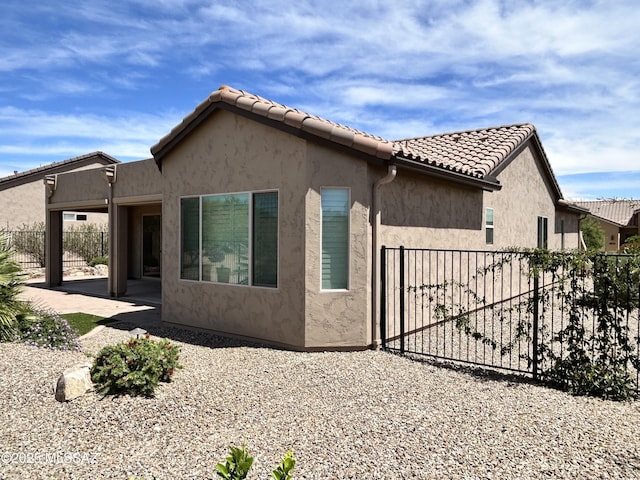 60422 E Arroyo Vista Dr, Oracle, AZ 85623 - view of side of property featuring stucco siding, fence, a patio area, and a tiled roof