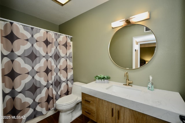 980 W Camino Sagasta, Green Valley, AZ 85622 - full bath featuring wood finished floors, toilet, vanity, and a shower with curtain