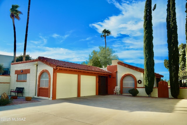 980 W Camino Sagasta, Green Valley, AZ 85622 - mediterranean / spanish home with a garage, driveway, stucco siding, and a tile roof