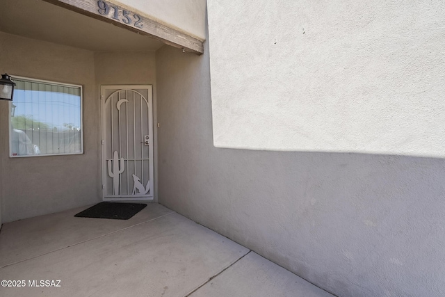 view of exterior entry with stucco siding