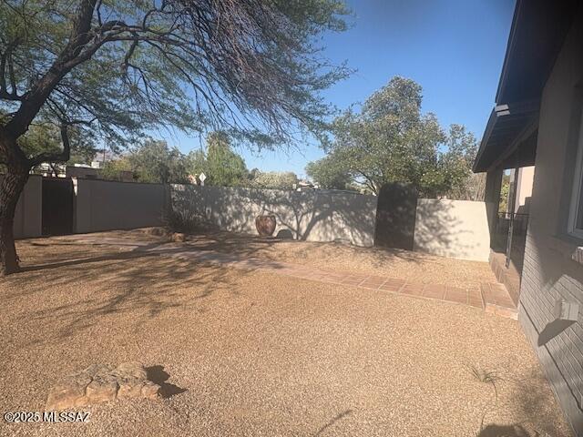 2610 E Elm St, Tucson, AZ 85716 - view of yard
