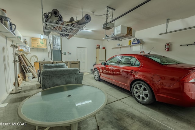 1104 W Pastora Peak Dr, Green Valley, AZ 85614 - garage with a garage door opener