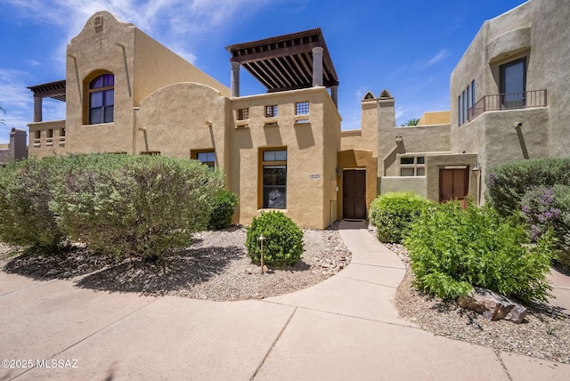 110 Post Way, Tubac, AZ 85646 - pueblo revival-style home with stucco siding