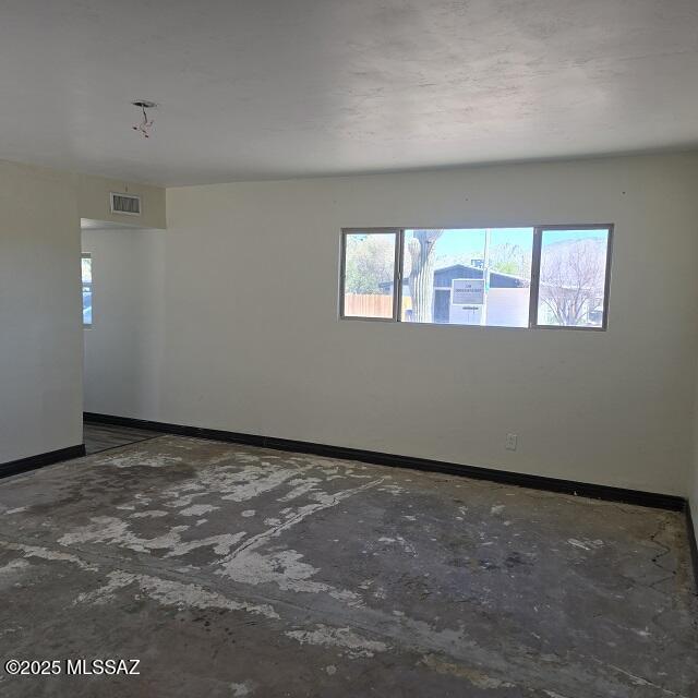 5850 E Lee St, Tucson, AZ 85712 - unfurnished room featuring baseboards
