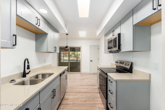1200 S Alpine Cir, Green Valley, AZ 85614 - kitchen featuring stainless steel appliances, a sink, gray cabinetry, and light countertops