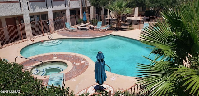 455 W Kelso St Apt 232, Tucson, AZ 85705 - community pool with a community hot tub and a patio area