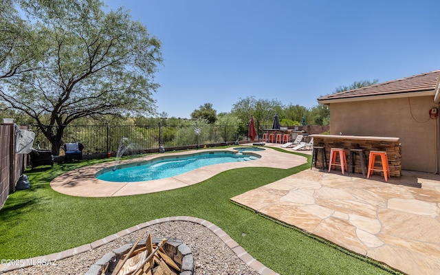 13570 E Hampden Green Way, Vail, AZ 85641 - view of swimming pool with a fire pit, a pool with connected hot tub, and a patio area