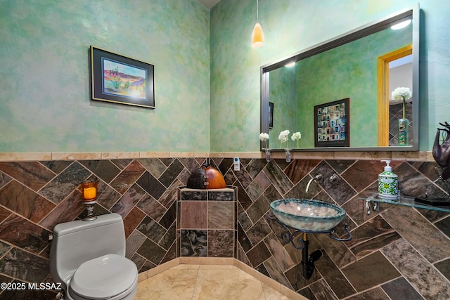 545 E Thunderstorm Pl, Oro Valley, AZ 85755 - half bath with toilet and tile walls