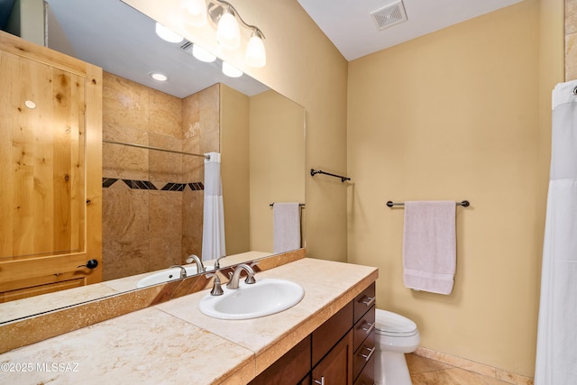 545 E Thunderstorm Pl, Oro Valley, AZ 85755 - bathroom featuring vanity, curtained shower, and tile patterned floors