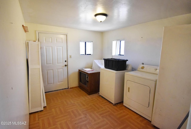1203 N Cochise Stronghold Rd, Cochise, AZ 85606 - laundry area with washer and clothes dryer and a heating unit