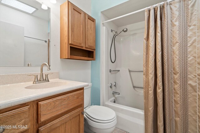 1018 Cll De La Temporada, Green Valley, AZ 85614 - full bathroom with shower / tub combo, toilet, and vanity