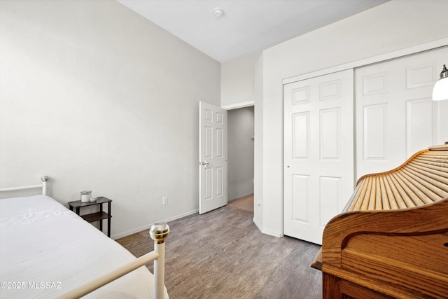 182 N Desert Park Pl, Tucson, AZ 85745 - bedroom with wood finished floors, a closet, and baseboards