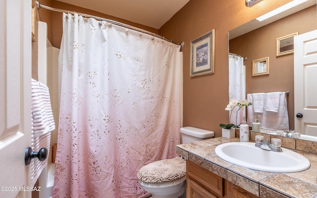 253 Grillo Ct, Rio Rico, AZ 85648 - full bath featuring toilet, vanity, and curtained shower