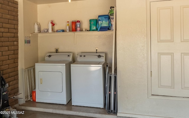 253 Grillo Ct, Rio Rico, AZ 85648 - laundry room featuring washer and clothes dryer
