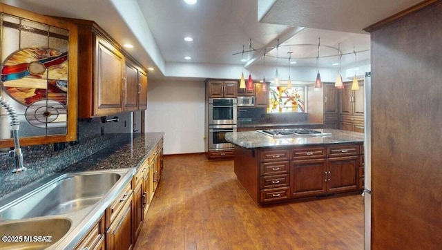 kitchen featuring stainless steel appliances, dark wood-style floors, decorative backsplash, baseboards, and a center island
