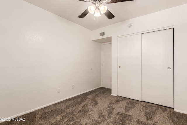 unfurnished bedroom featuring carpet, baseboards, a closet, and a ceiling fan