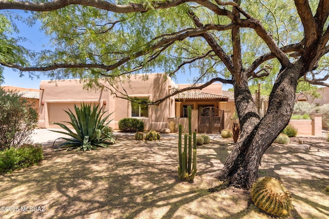 124 Circulo Vespucci, Tubac, AZ 85646 - pueblo-style house featuring stucco siding and a tile roof