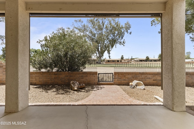 140 E Paseo De Golf, Green Valley, AZ 85614 - view of patio / terrace featuring a gate