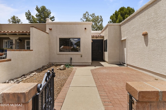 140 E Paseo De Golf, Green Valley, AZ 85614 - view of front facade with stucco siding, fence, a tile roof, and a patio