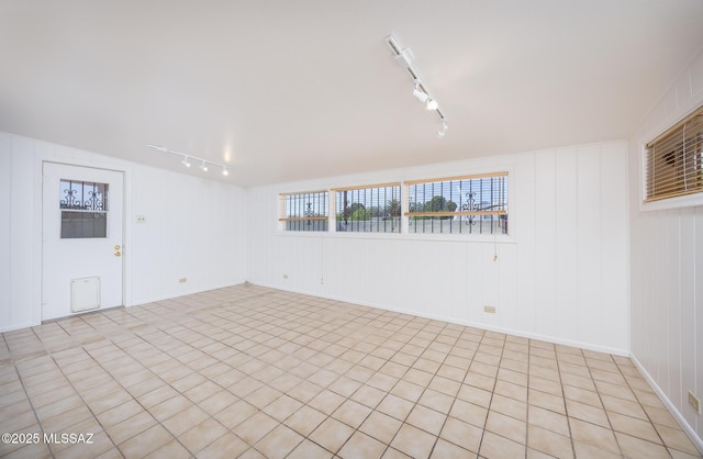 5449 E Rosewood St, Tucson, AZ 85711 - unfurnished room with rail lighting