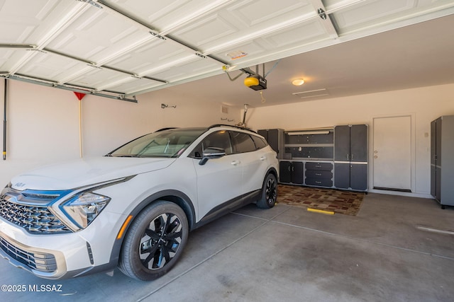 15815 S Via Cayetano, Sahuarita, AZ 85629 - garage featuring a garage door opener