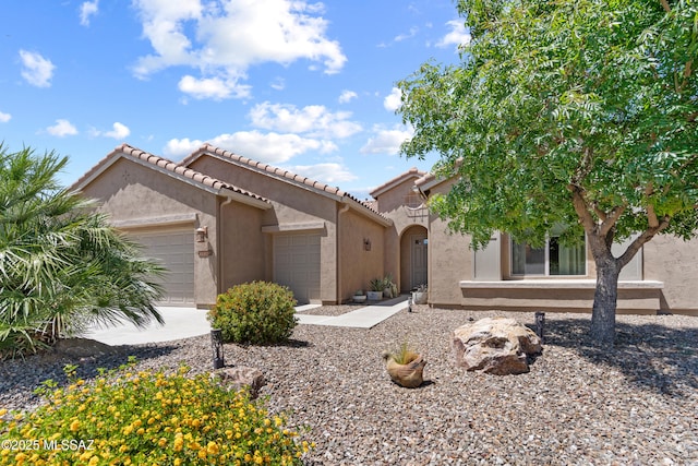 59962 E Arroyo Grande Dr, Oracle, AZ 85623 - view of front facade featuring a garage, stucco siding, a tiled roof, and driveway
