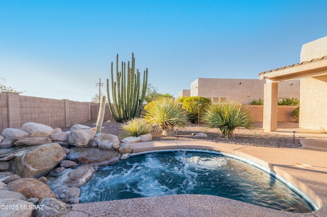 8183 N Sombrero Point Dr, Tucson, AZ 85743 - view of swimming pool with an in-ground hot tub