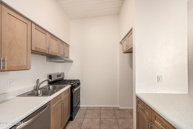 2525 N Alvernon Way Unit F8, Tucson, AZ 85712 - kitchen featuring stainless steel appliances, a sink, under cabinet range hood, light countertops, and baseboards