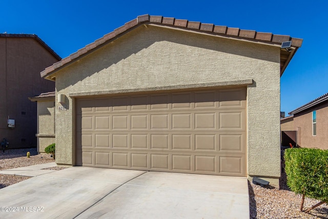 6210 S Open Desert Pl, Tucson, AZ 85706 - garage with driveway