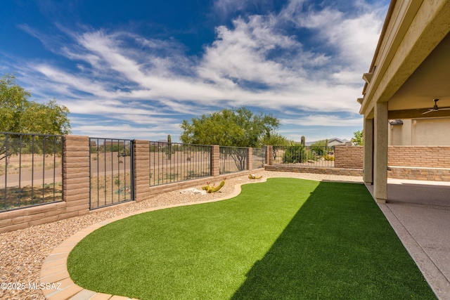 2559 E Wrightson View Dr, Green Valley, AZ 85614 - view of yard with a patio area