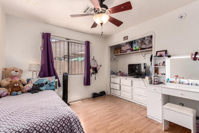 bedroom featuring light wood-style flooring, ceiling fan, and baseboards