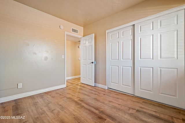 2002 E Pinon Dr, Tucson, AZ 85706 - unfurnished bedroom featuring wood finished floors, baseboards, and a closet