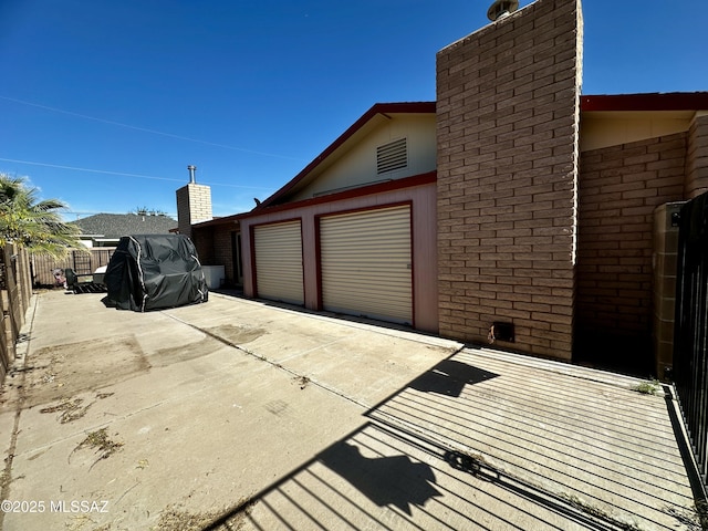 1609 S 12th Ave, Safford, AZ 85546 - garage featuring fence