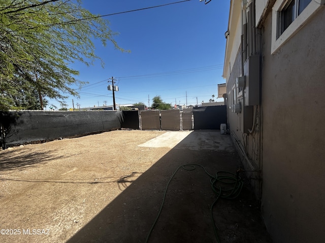 139 E 35th St, Tucson, AZ 85713 - view of yard with a gate