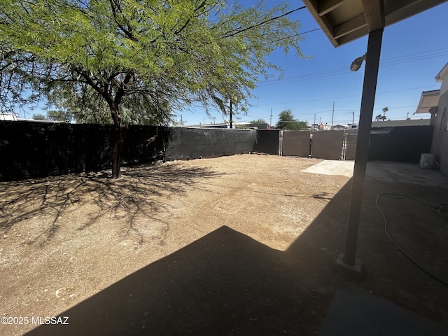 139 E 35th St, Tucson, AZ 85713 - view of yard featuring a patio area
