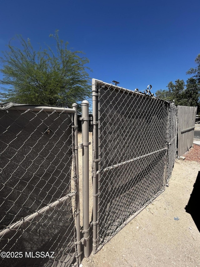 139 E 35th St, Tucson, AZ 85713 - view of gate