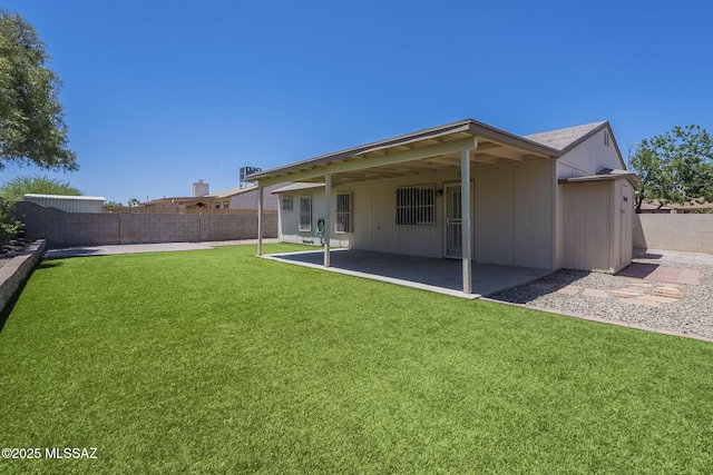 1741 W Maplewood Dr, Tucson, AZ 85746 - back of property featuring a patio
