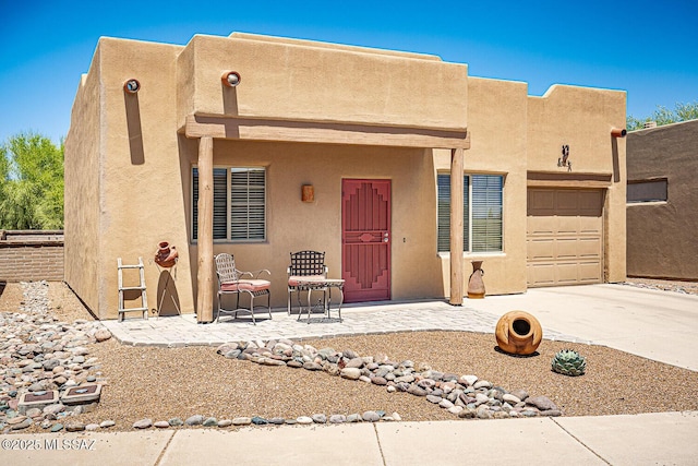 1012 W Via Del Placio, Green Valley, AZ 85614 - adobe home with stucco siding, driveway, and an attached garage