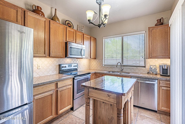1012 W Via Del Placio, Green Valley, AZ 85614 - kitchen featuring stainless steel appliances, a sink, a chandelier, and tasteful backsplash