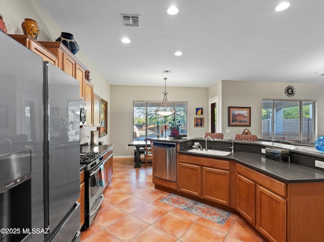 380 E Via Puente De La Lluvia, Sahuarita, AZ 85629 - kitchen featuring appliances with stainless steel finishes, a sink, light tile patterned floors, dark countertops, and recessed lighting